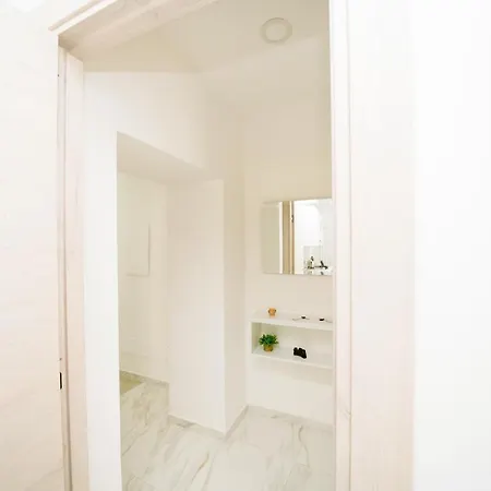 La Piazzetta Boutique * سكالا